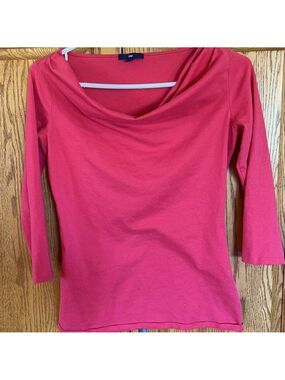 Adorable red slouch neck Gap top size S.